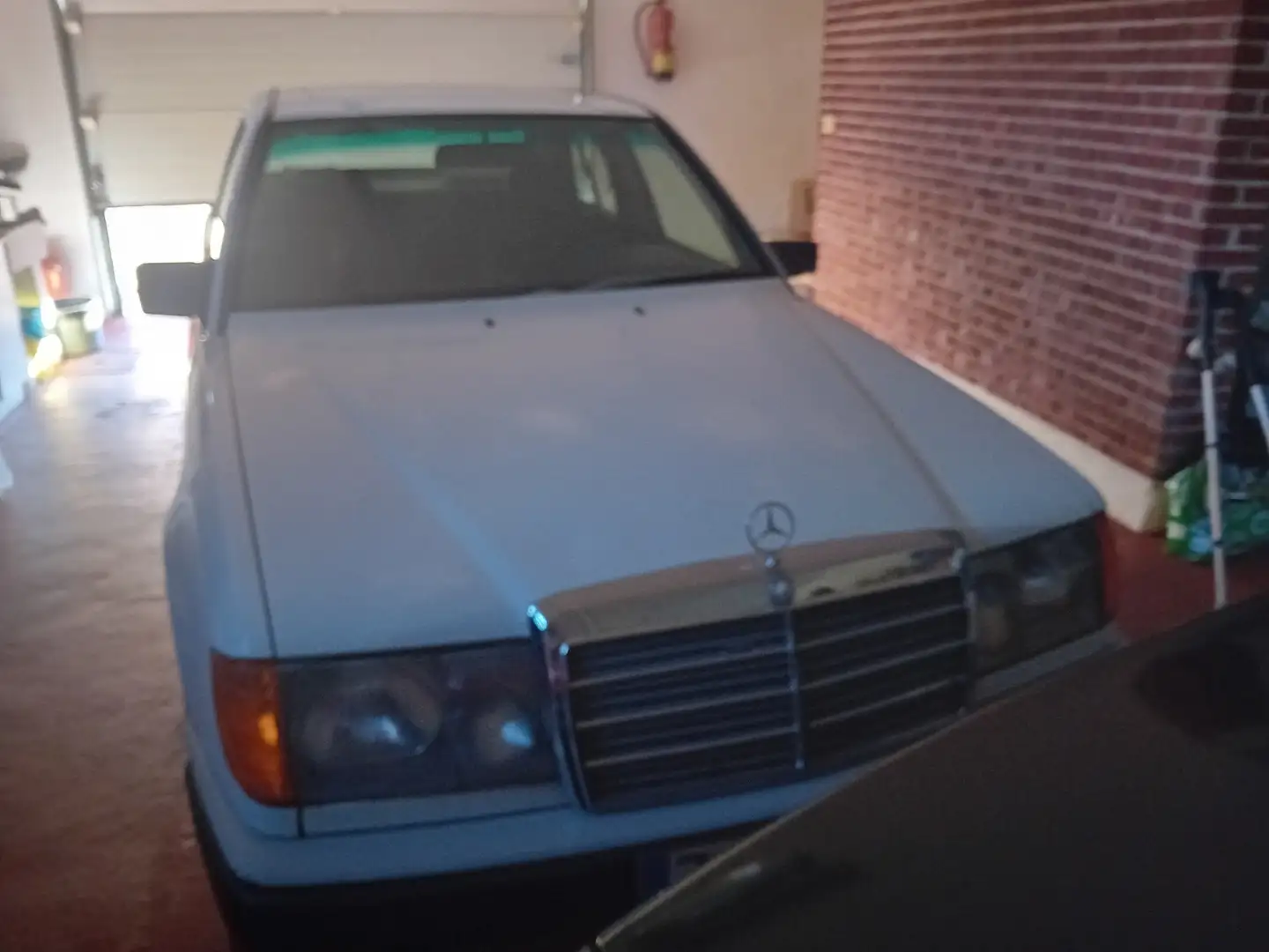 Mercedes-Benz 200 200E - 1