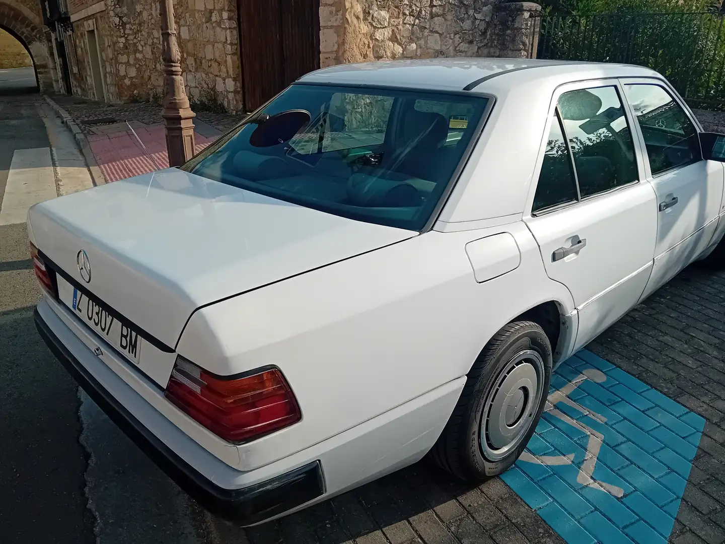 Mercedes-Benz 200 200E - 2