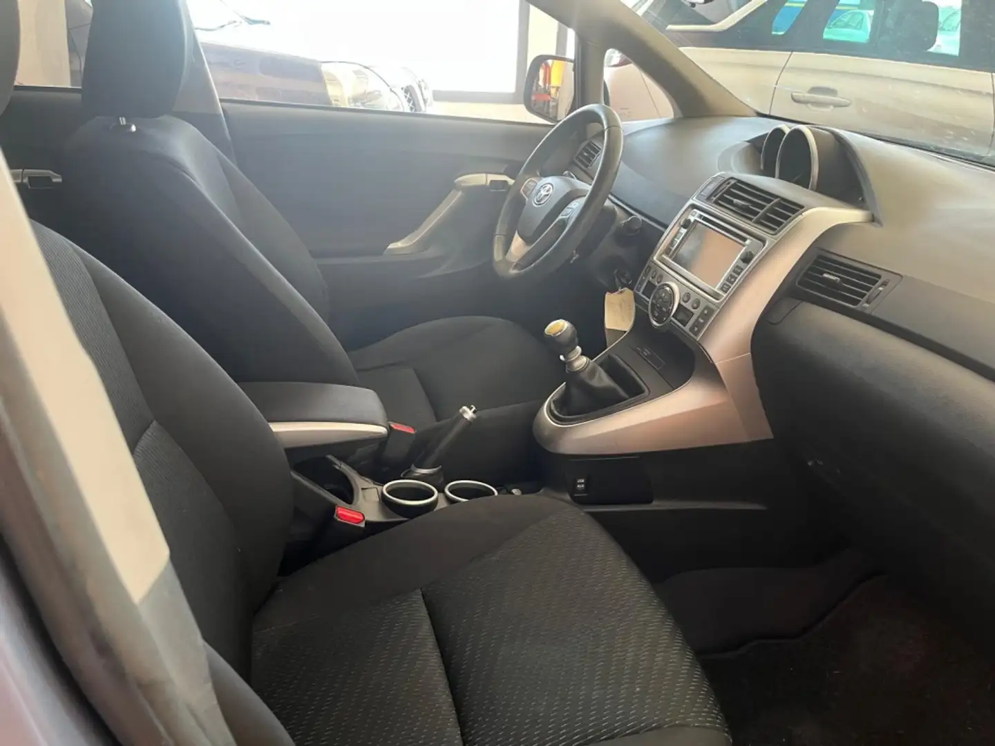 Toyota Verso 2.0D Active 120 5pl. Gris - 2