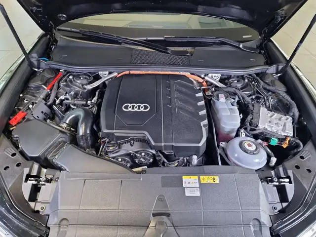 Audi A6 view 11