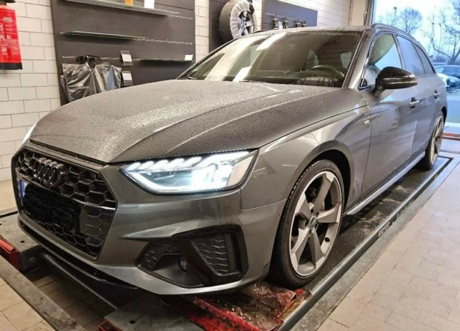 Audi A4 Avant 40TFSI qu S LINE HuD PANO AHK B&O TOUR Grau - 1