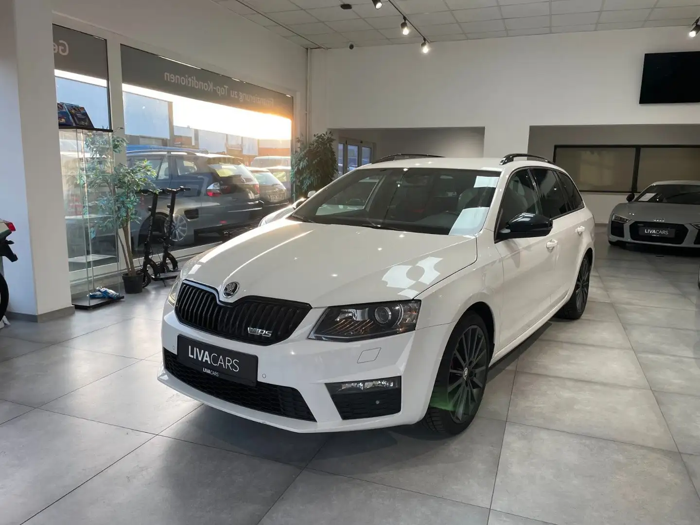 Skoda Octavia Combi RS Navi/SHZ/MFL/8Fach/Insp.NEU Weiß - 2
