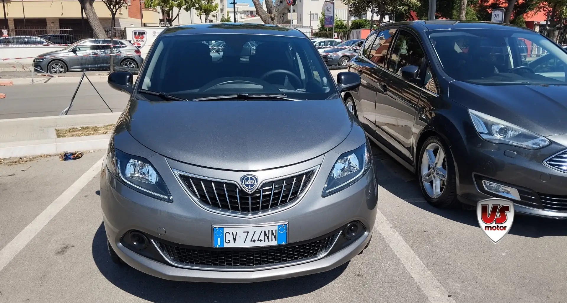 Lancia Ypsilon Ypsilon 1.0 FireFly 5 porte S&S Hybrid Platino Grigio - 2