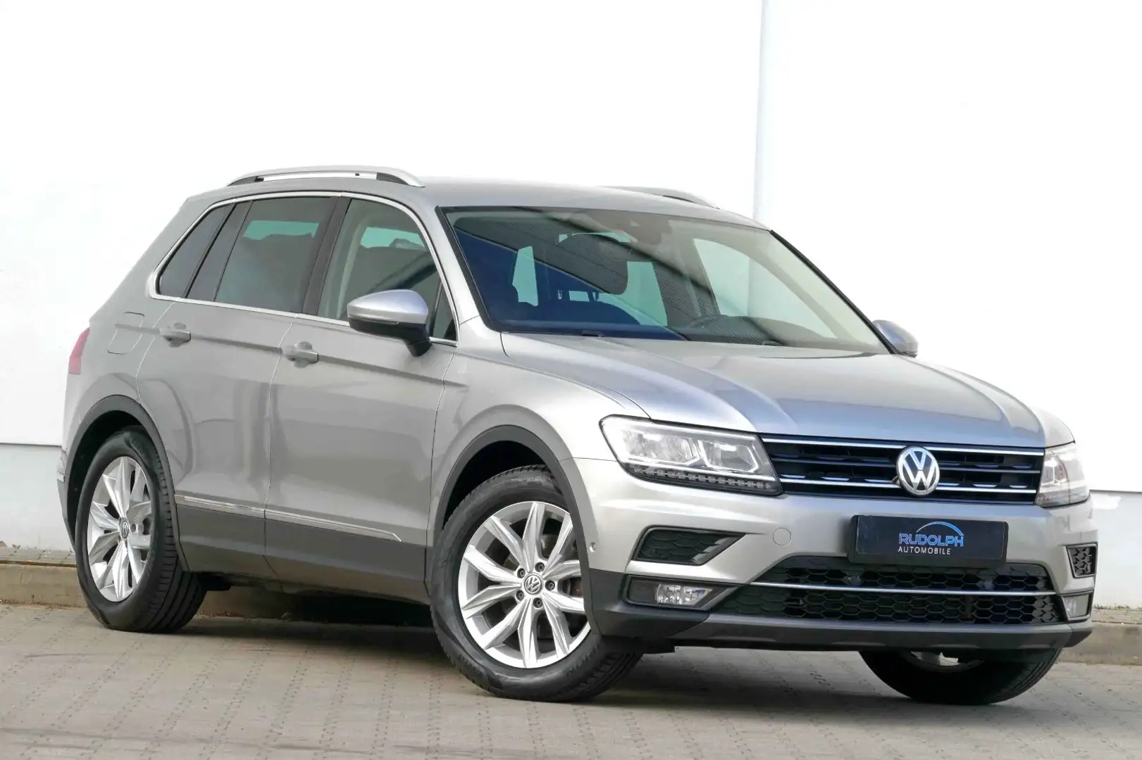 Volkswagen Tiguan 2,0 TDI HIGHLINE EXCLUSIV°AUTOM.°GARANTIE Silber - 1