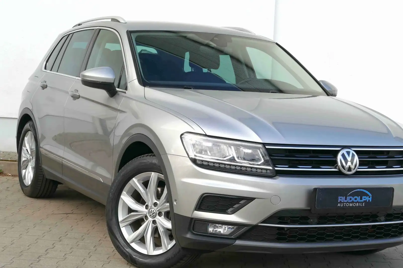 Volkswagen Tiguan 2,0 TDI HIGHLINE EXCLUSIV°AUTOM.°GARANTIE Silber - 2