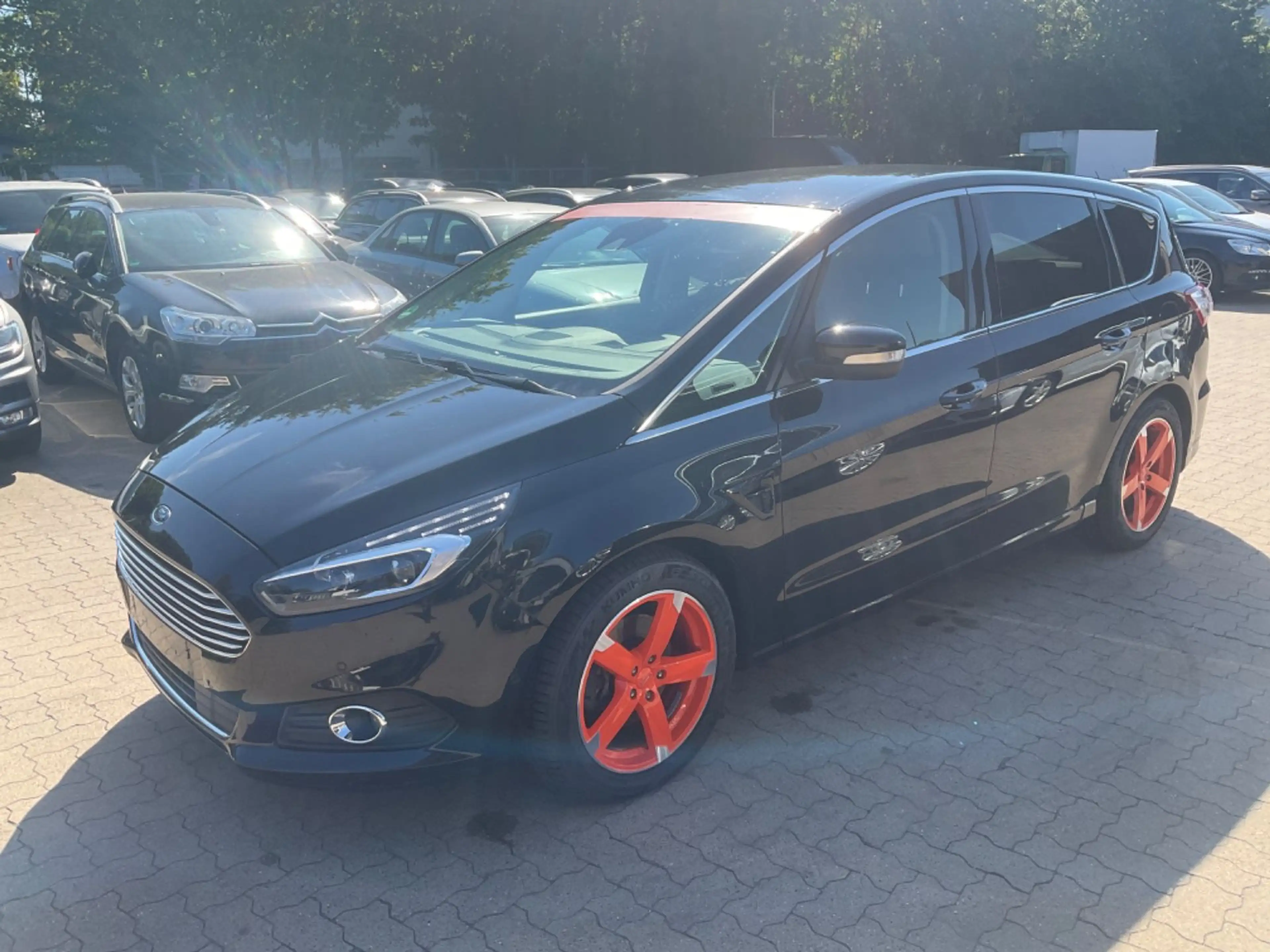 Ford S-Max Titanium TÜV 10.2027 7 Sitzer 8x Bereift