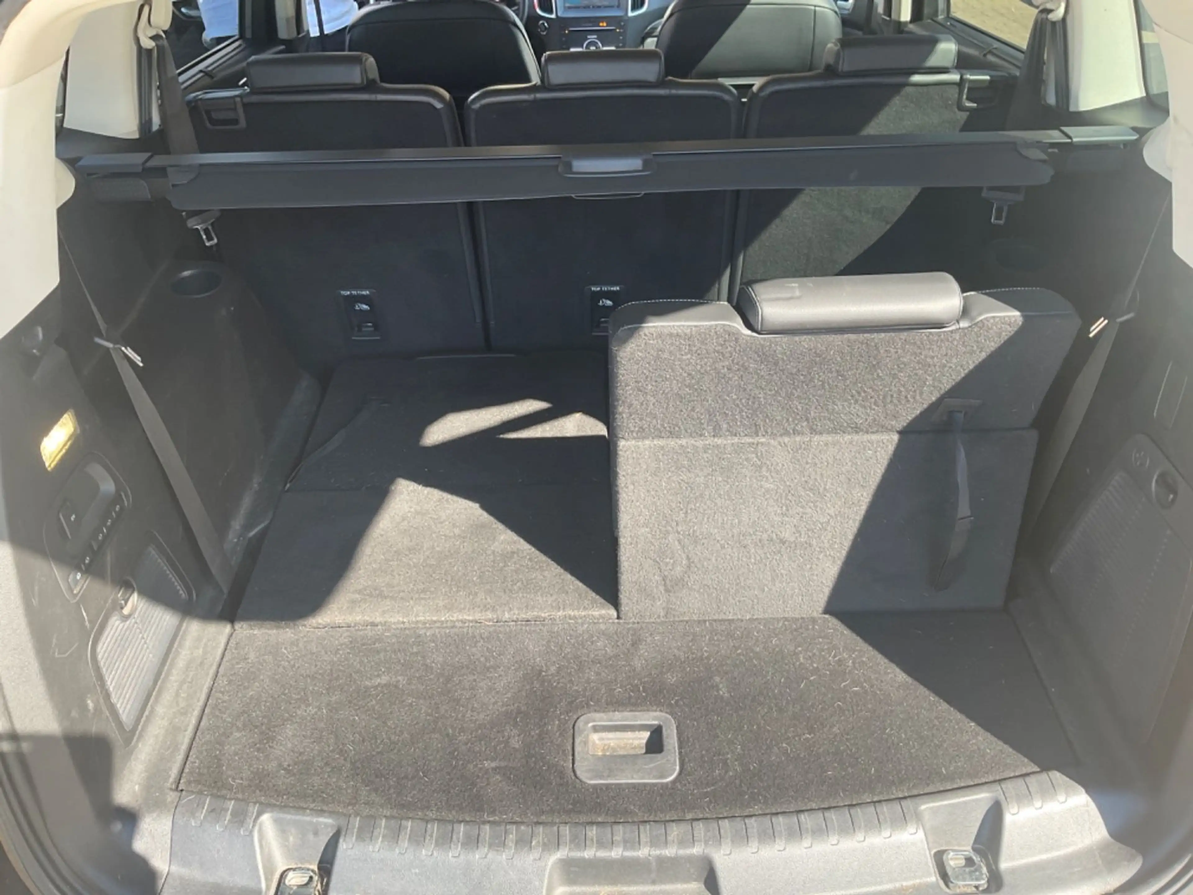 Ford S-Max Titanium TÜV 10.2027 7 Sitzer 8x Bereift — photo 8
