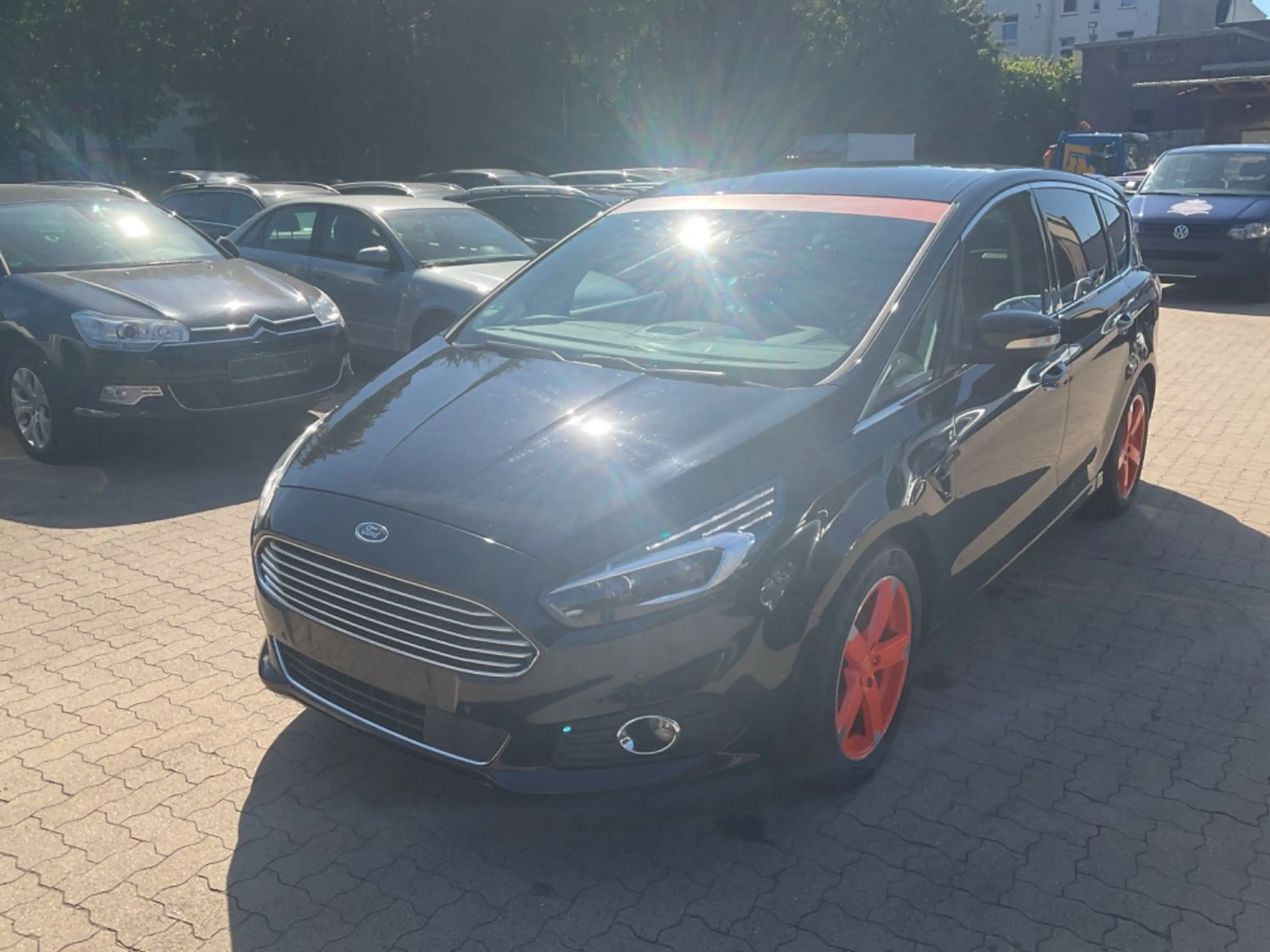 Ford S-Max Titanium TÜV 10.2027 7 Sitzer 8x Bereift — photo 2