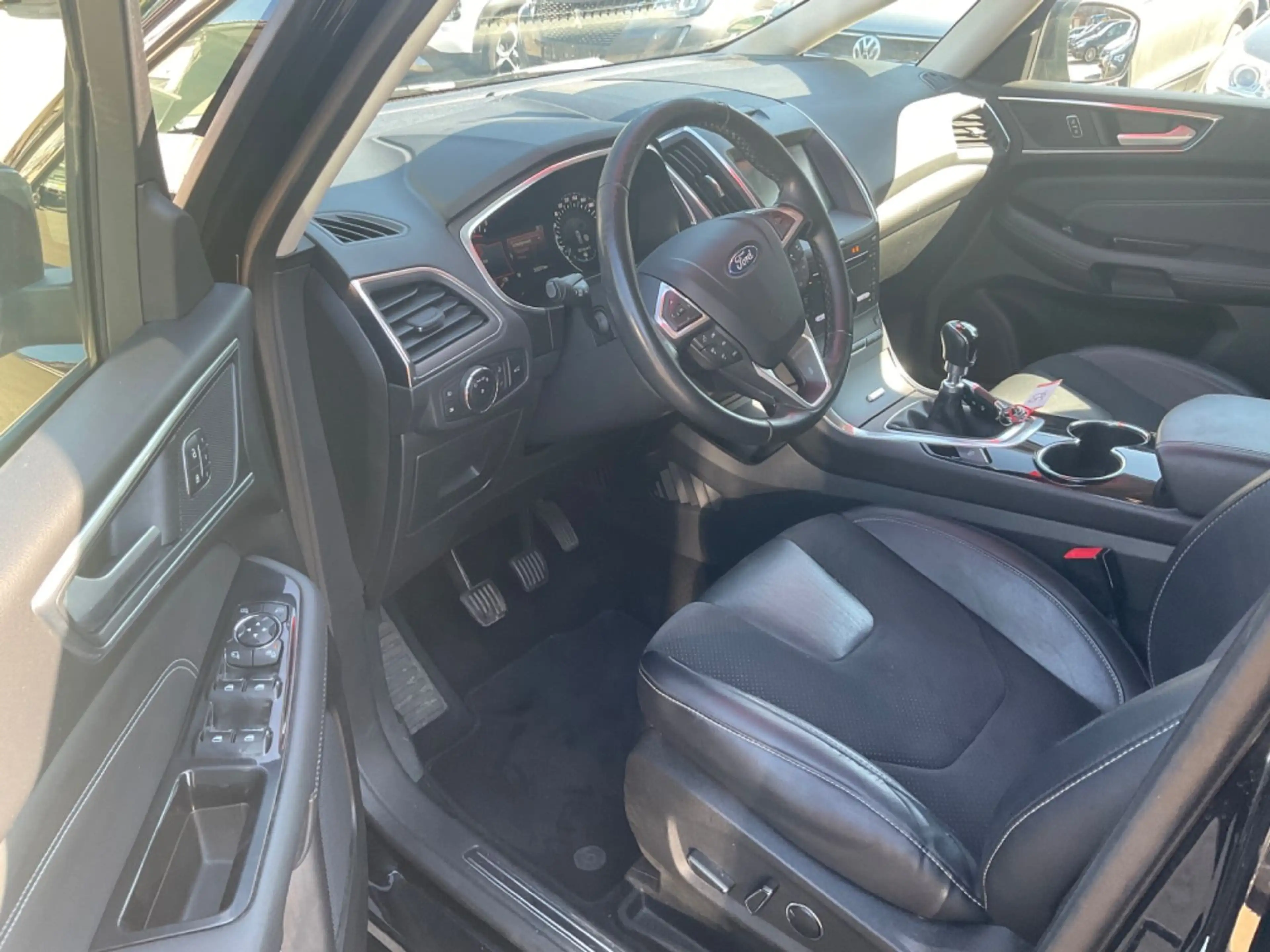 Ford S-Max Titanium TÜV 10.2027 7 Sitzer 8x Bereift — photo 11