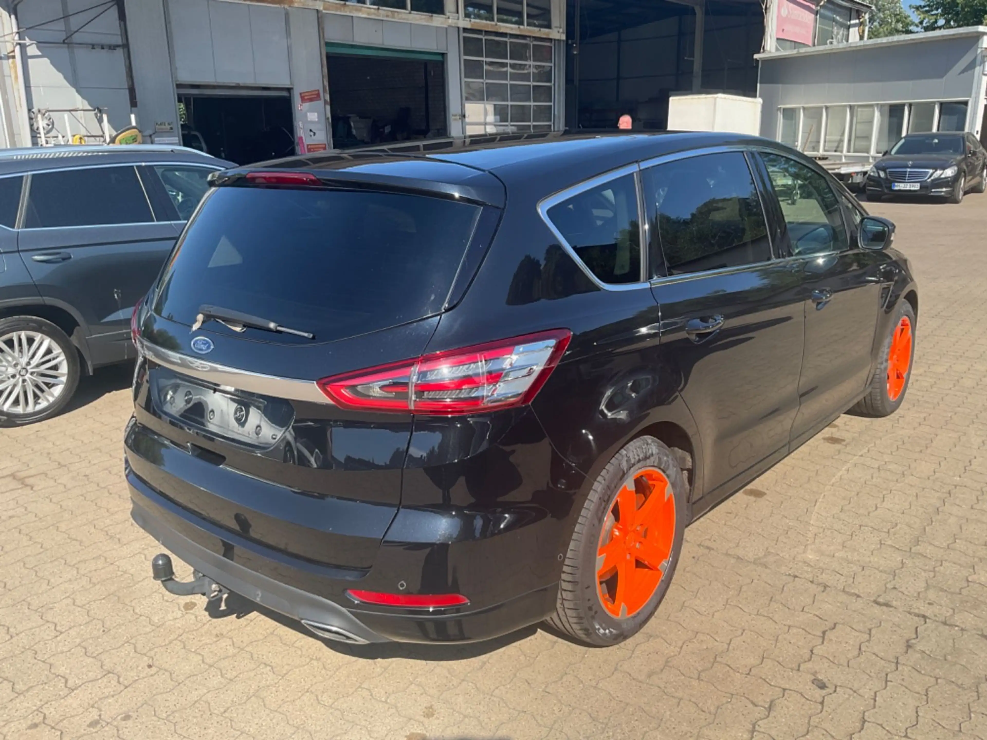 Ford S-Max Titanium TÜV 10.2027 7 Sitzer 8x Bereift — photo 6