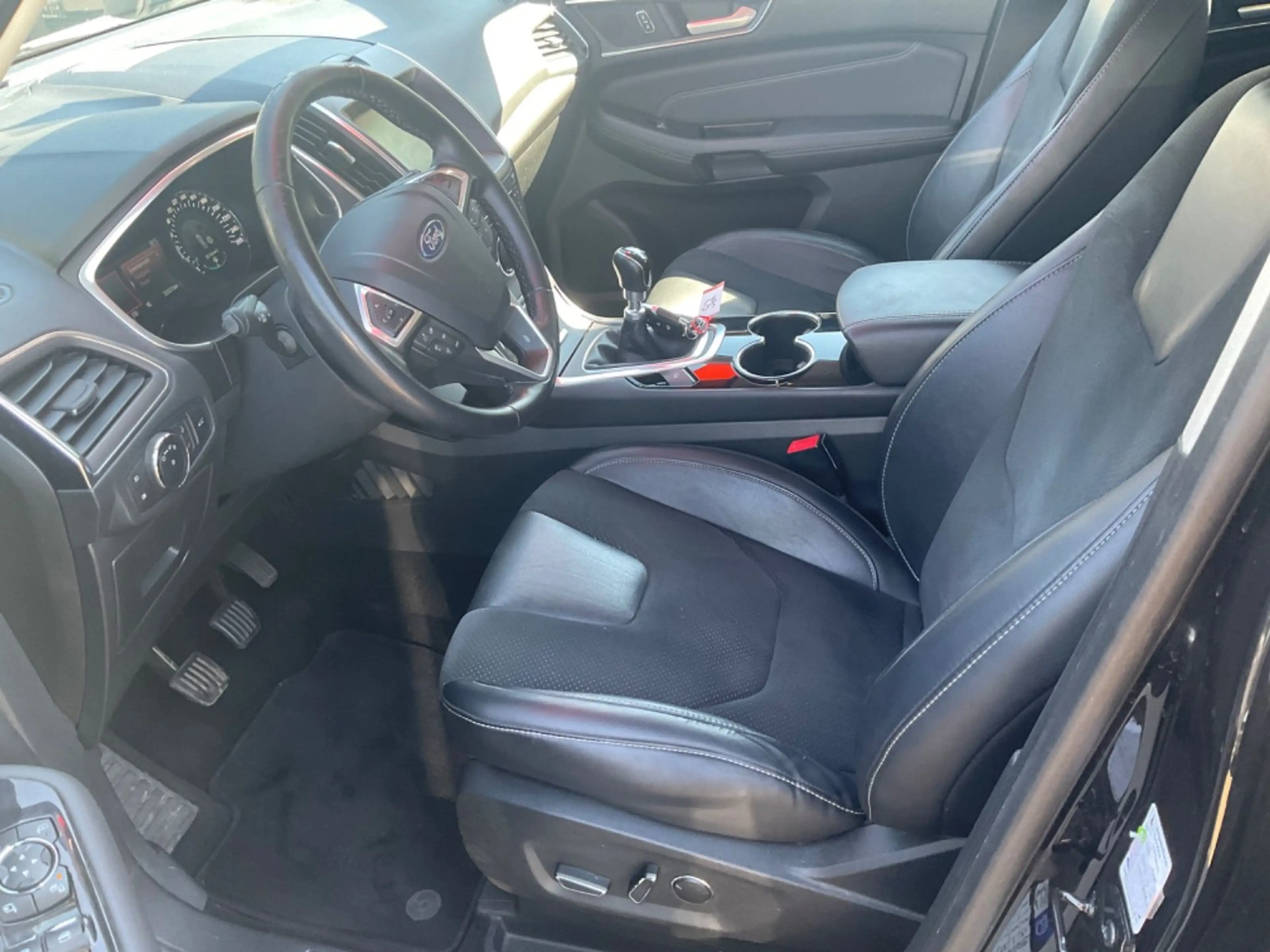 Ford S-Max Titanium TÜV 10.2027 7 Sitzer 8x Bereift — photo 12