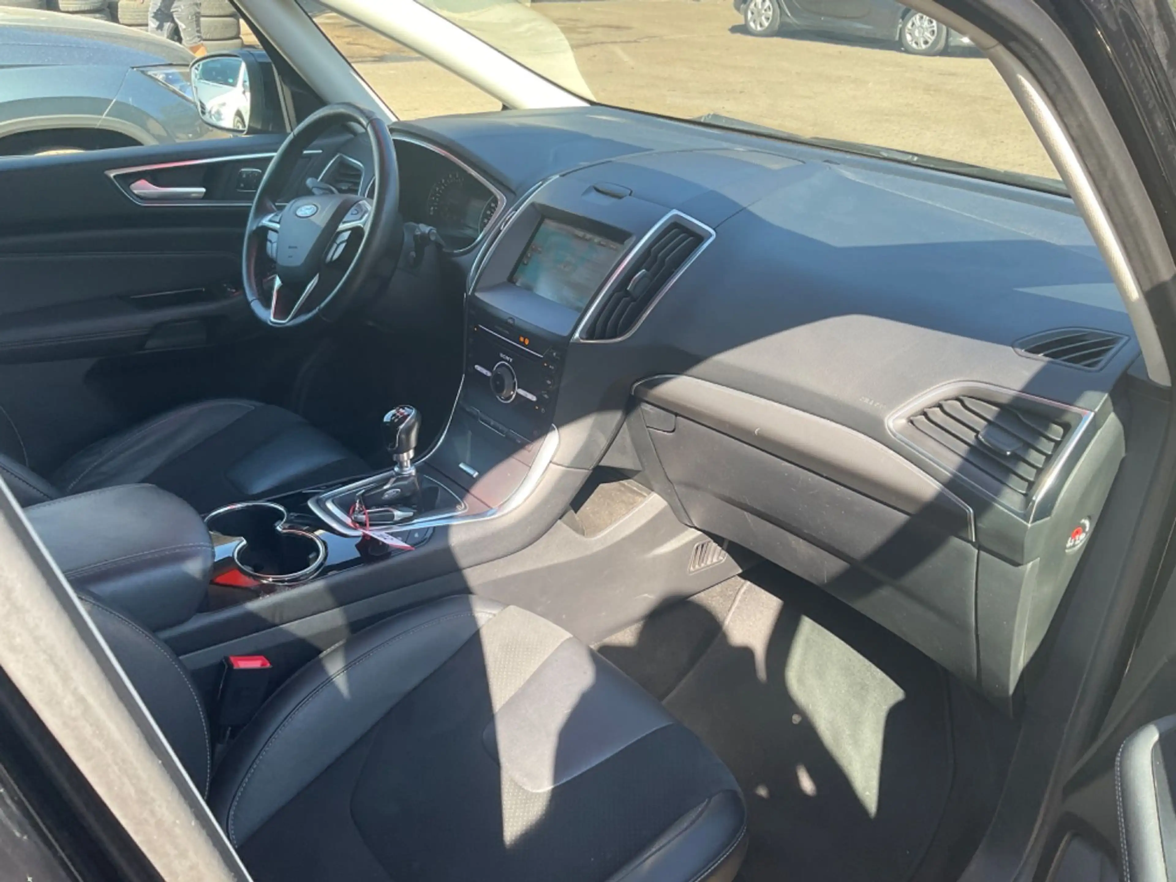 Ford S-Max Titanium TÜV 10.2027 7 Sitzer 8x Bereift — photo 14