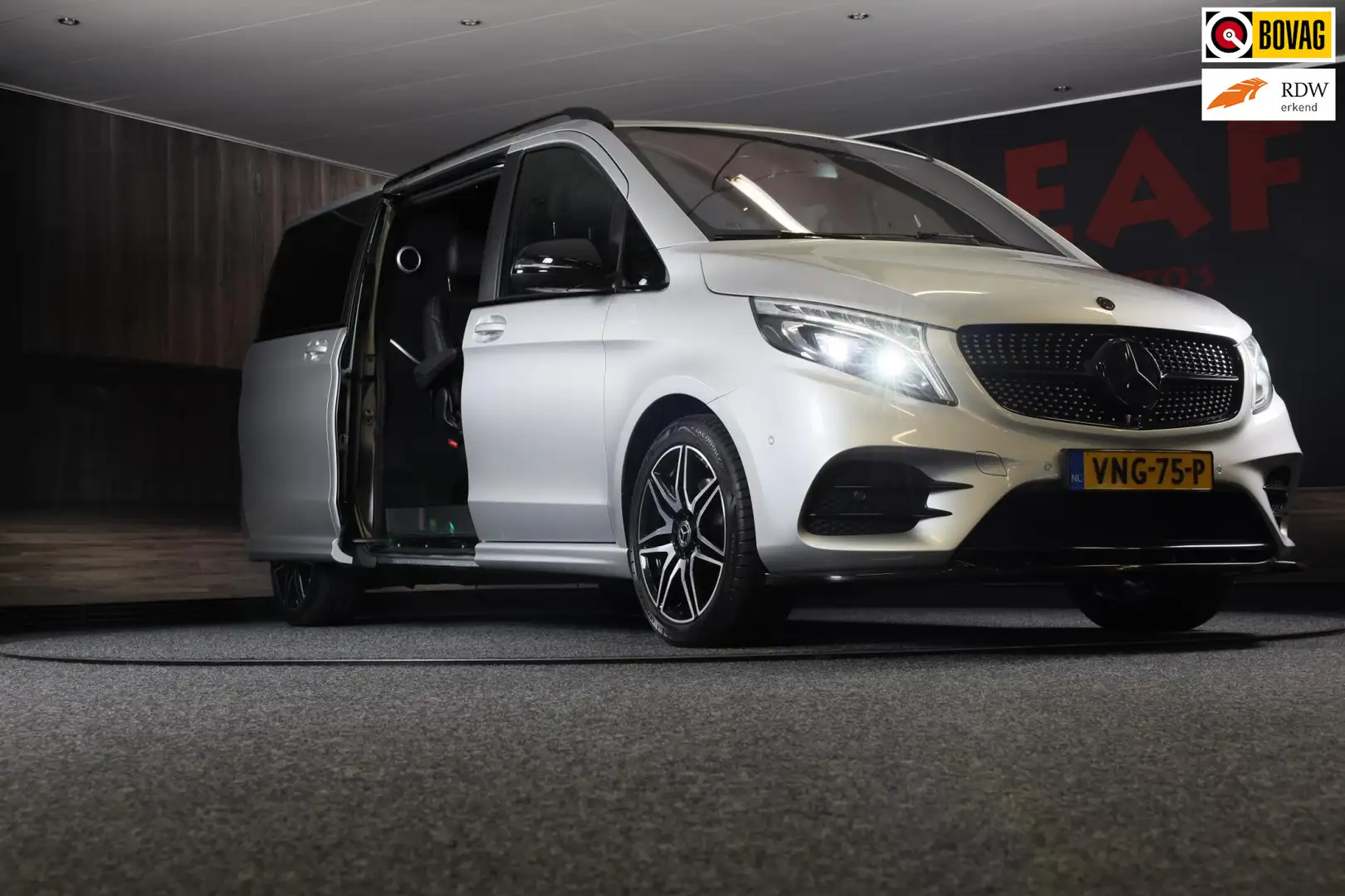 Mercedes-Benz V 300 300d Extra Lang DC AMG Edition / Aut / 360 Camera Grijs - 1