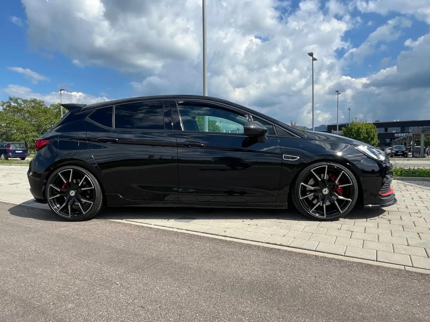 Opel Astra Dynamic Schwarz - 2