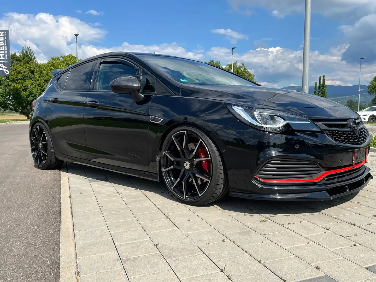 Opel Astra Dynamic Schwarz - 1