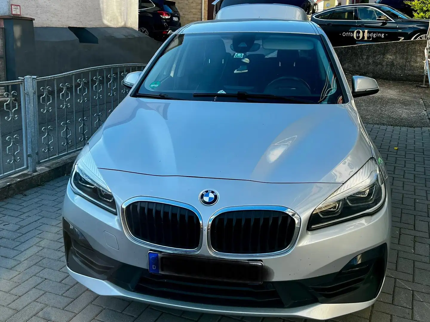 BMW 218 218d Active Tourer Aut. M Sport Grau - 2