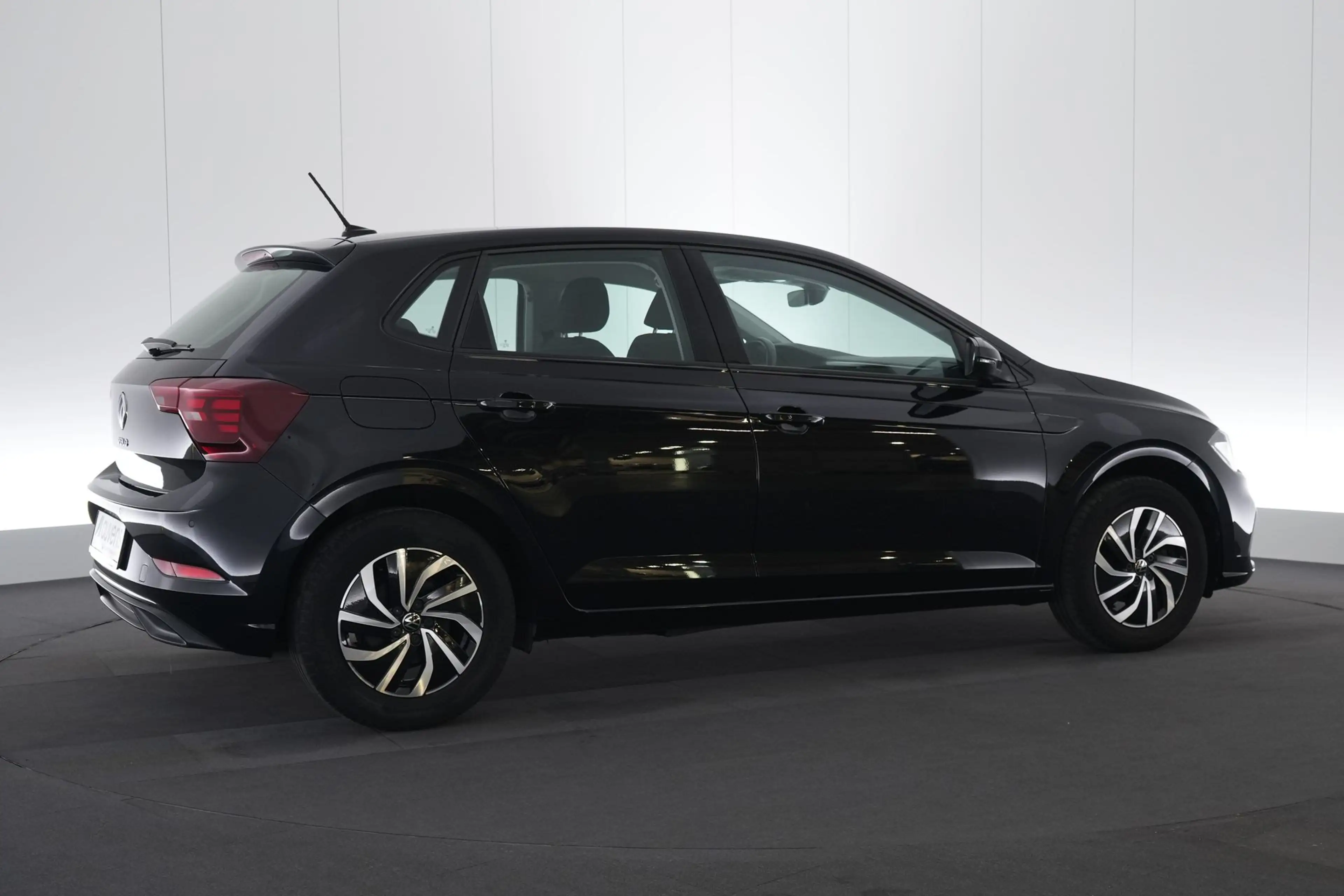Volkswagen Polo 1.0 TSI Life Business LED GPS PDC CAM Carplay — photo 6