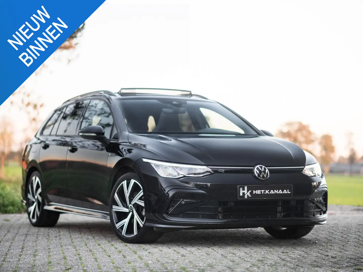 Volkswagen Golf Variant 1.5 eTSI R-Line Pano ACC Stoelv Zwart - 1