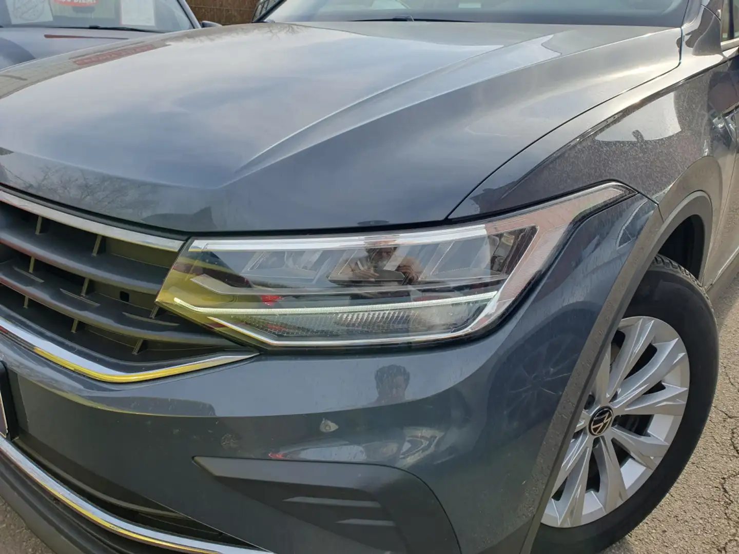 Volkswagen Tiguan 2.0TDI 150 LIFE Gris - 2