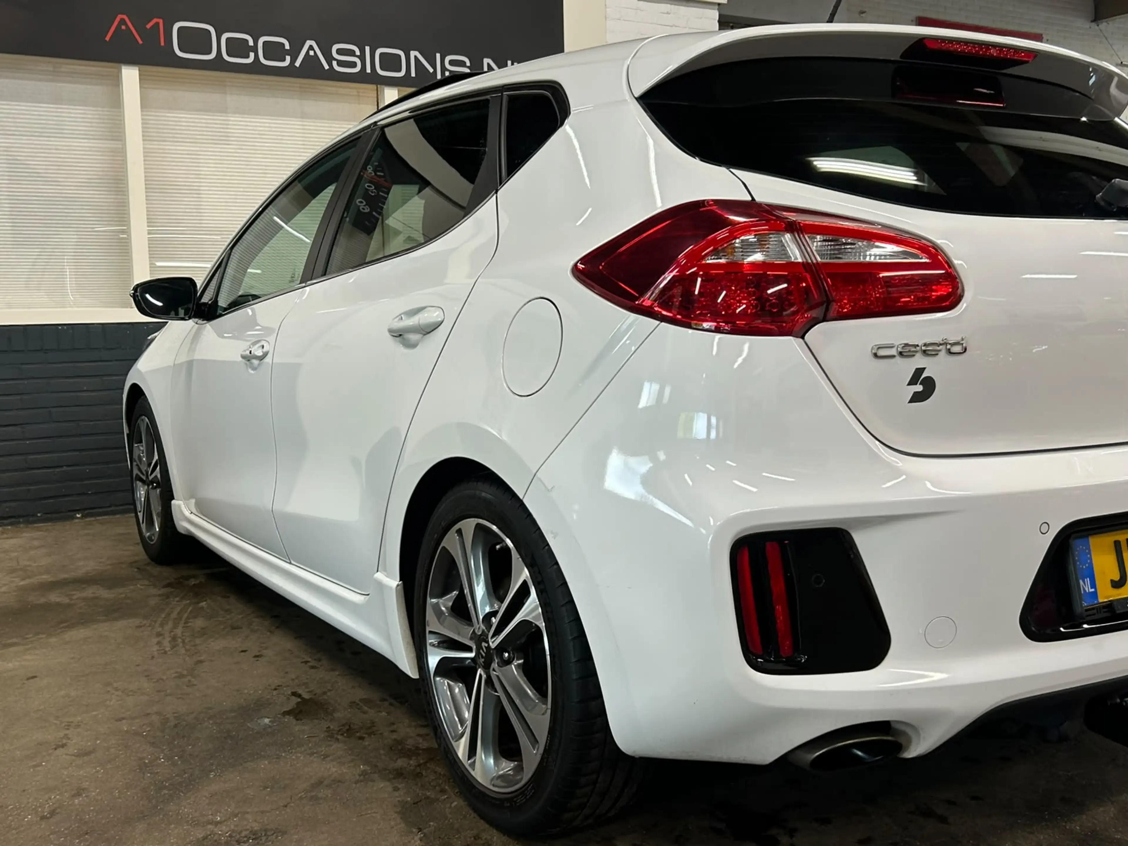 Kia Ceed / cee'd 1.0 T-GDi GT-Line PANODAK! — photo 25