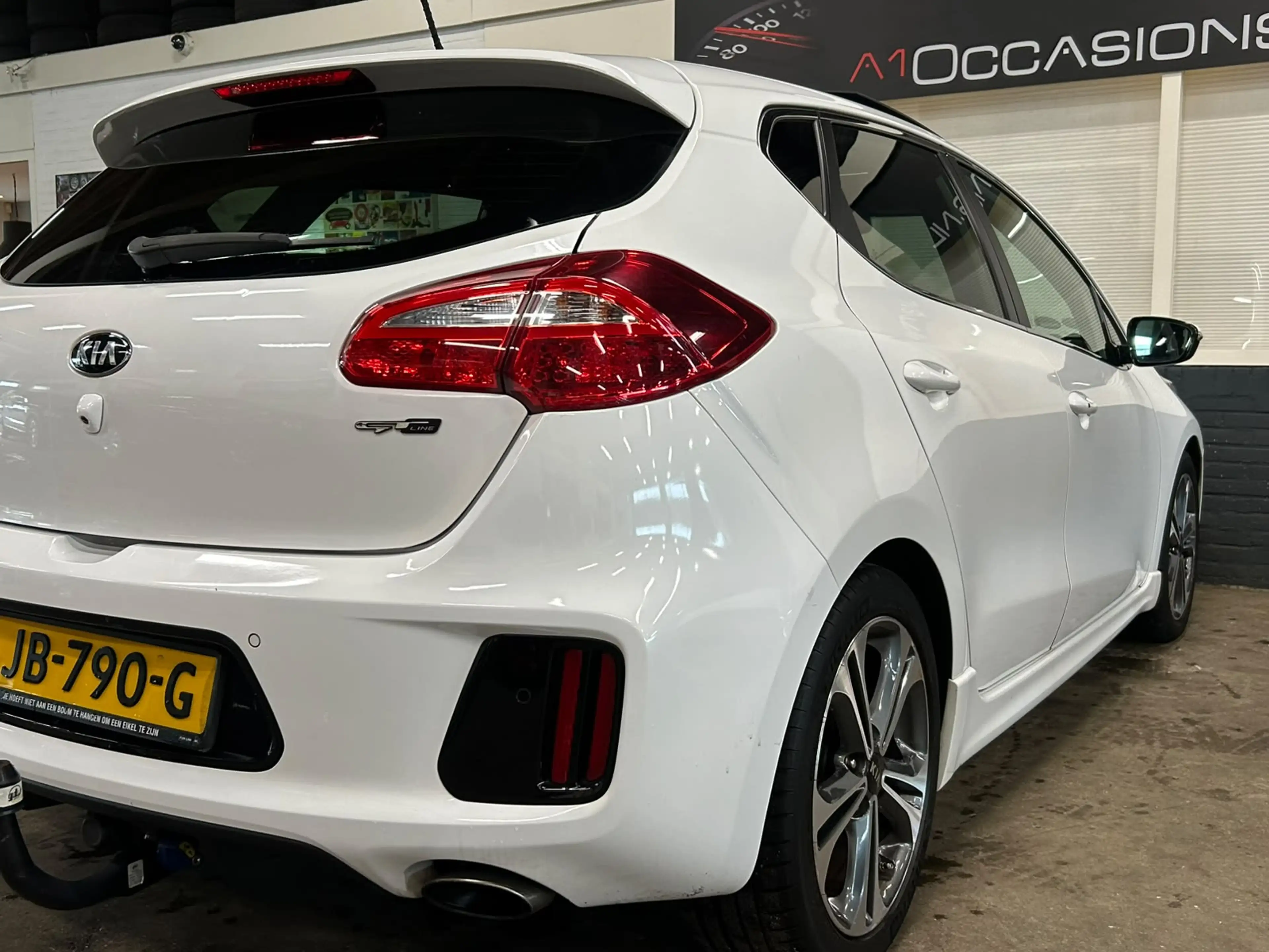Kia Ceed / cee'd 1.0 T-GDi GT-Line PANODAK! — photo 26