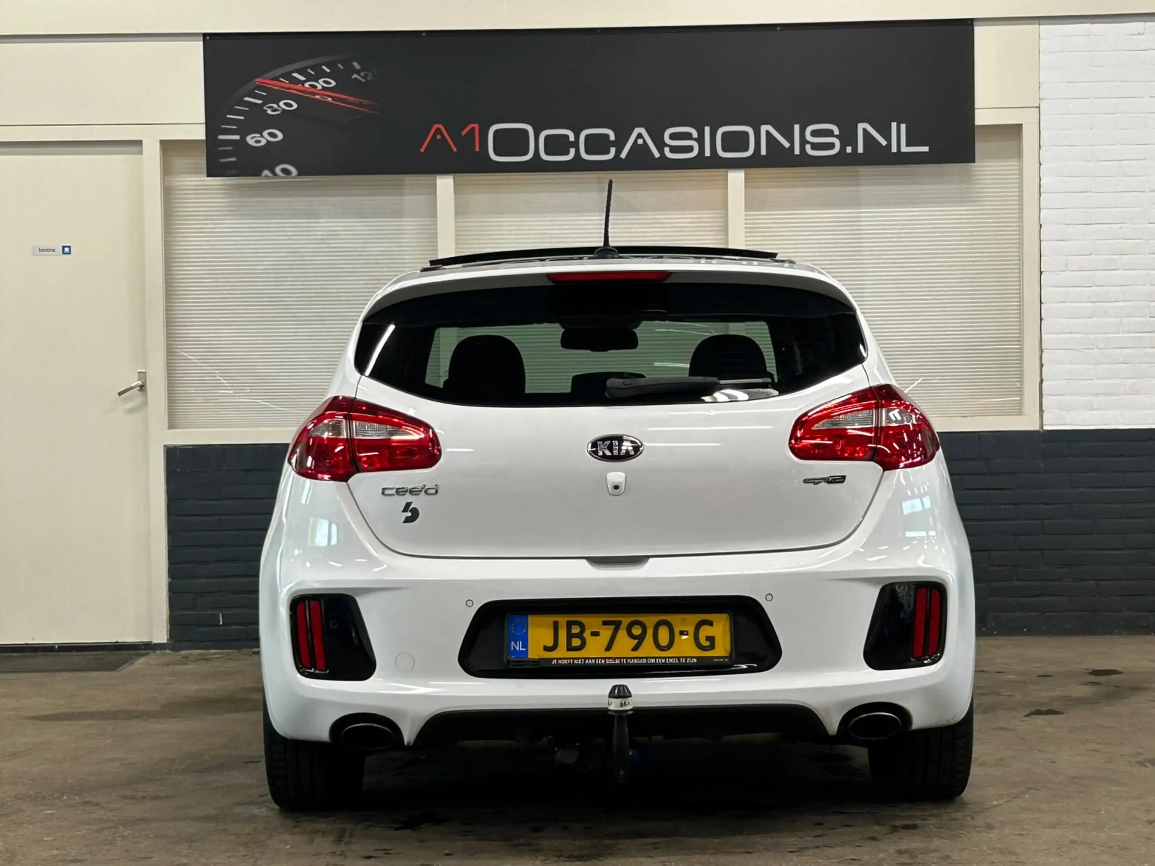 Kia Ceed / cee'd 1.0 T-GDi GT-Line PANODAK! — photo 23