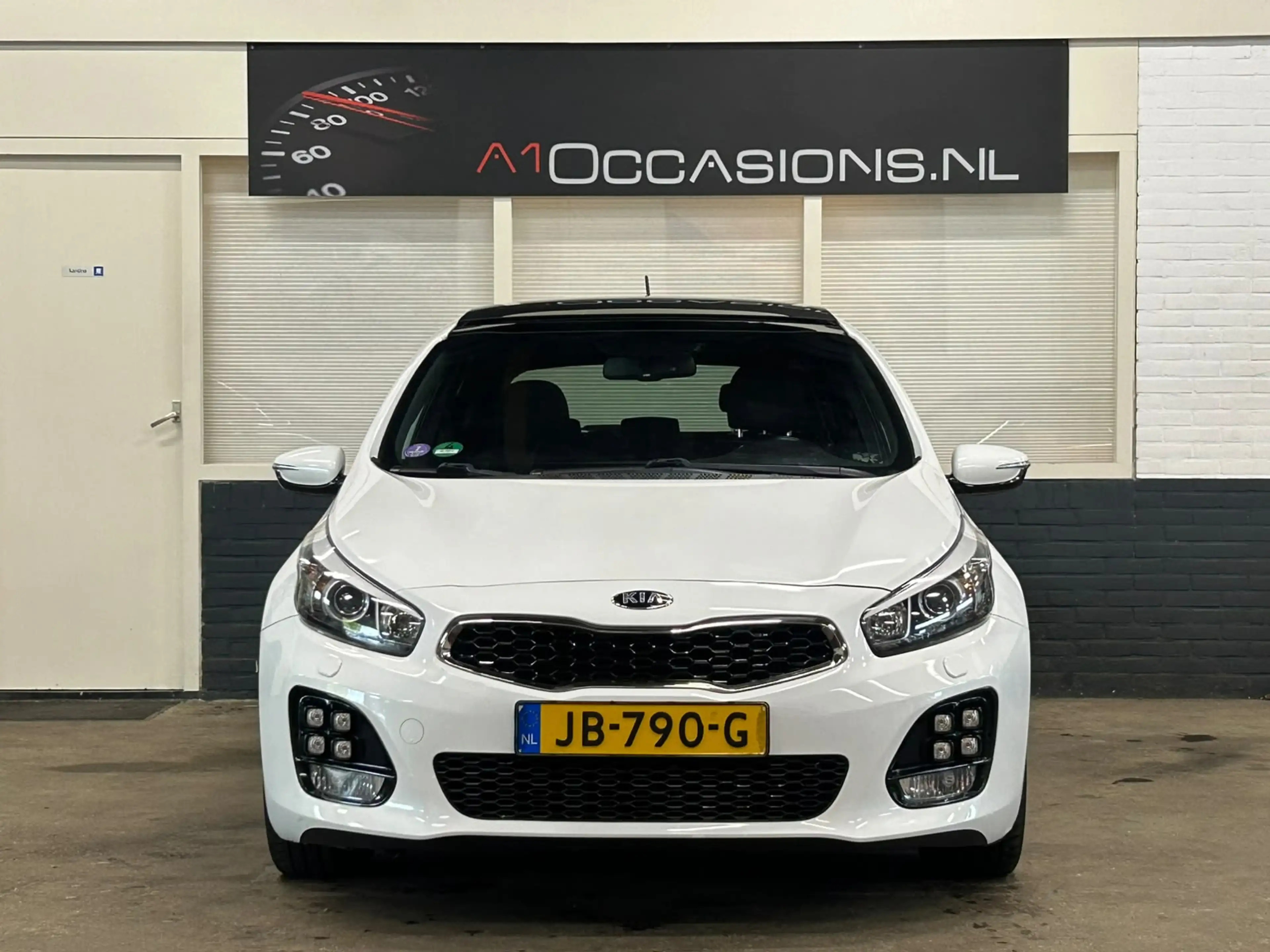 Kia Ceed / cee'd 1.0 T-GDi GT-Line PANODAK! — photo 20