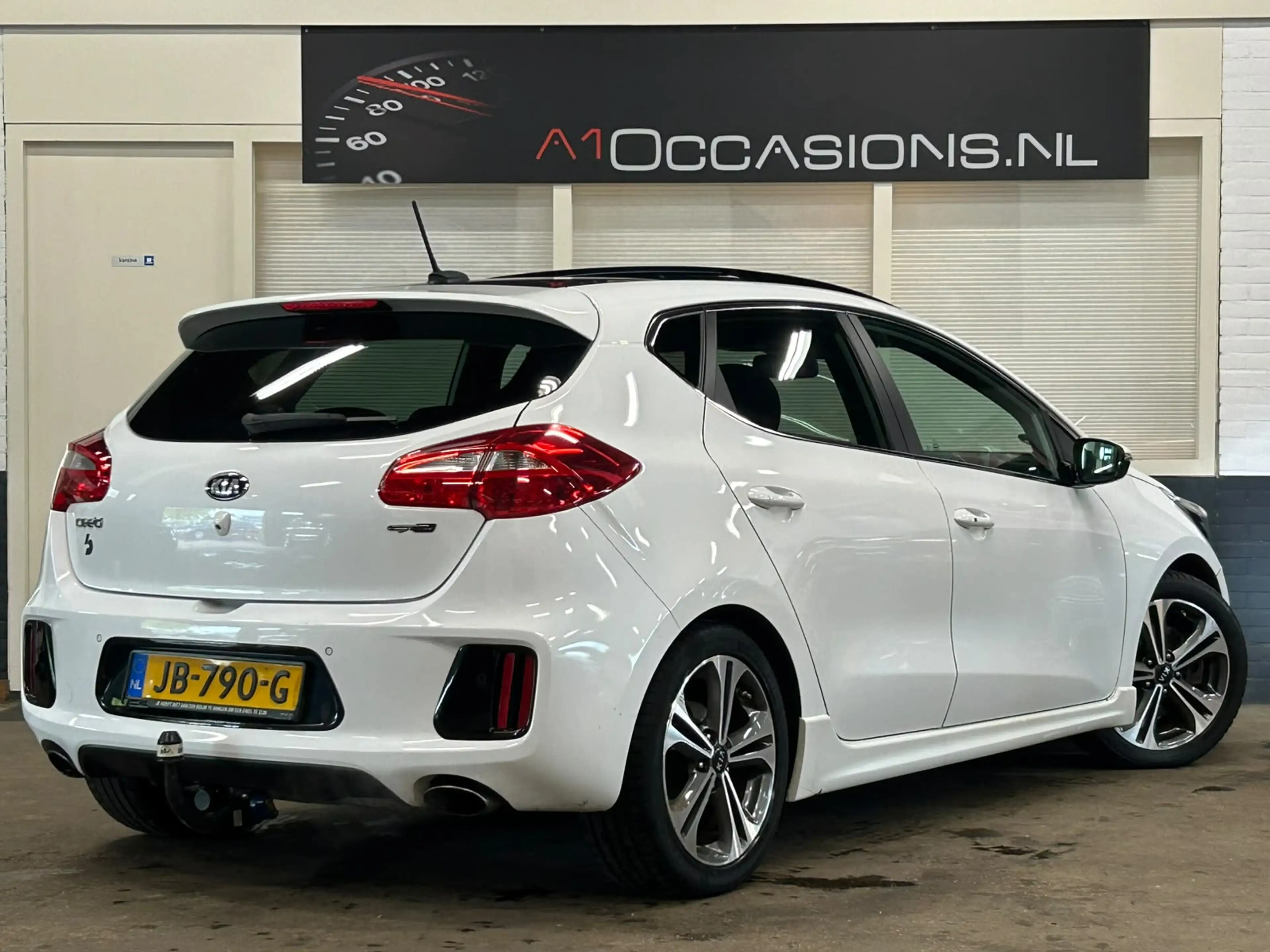 Kia Ceed / cee'd 1.0 T-GDi GT-Line PANODAK! — photo 3