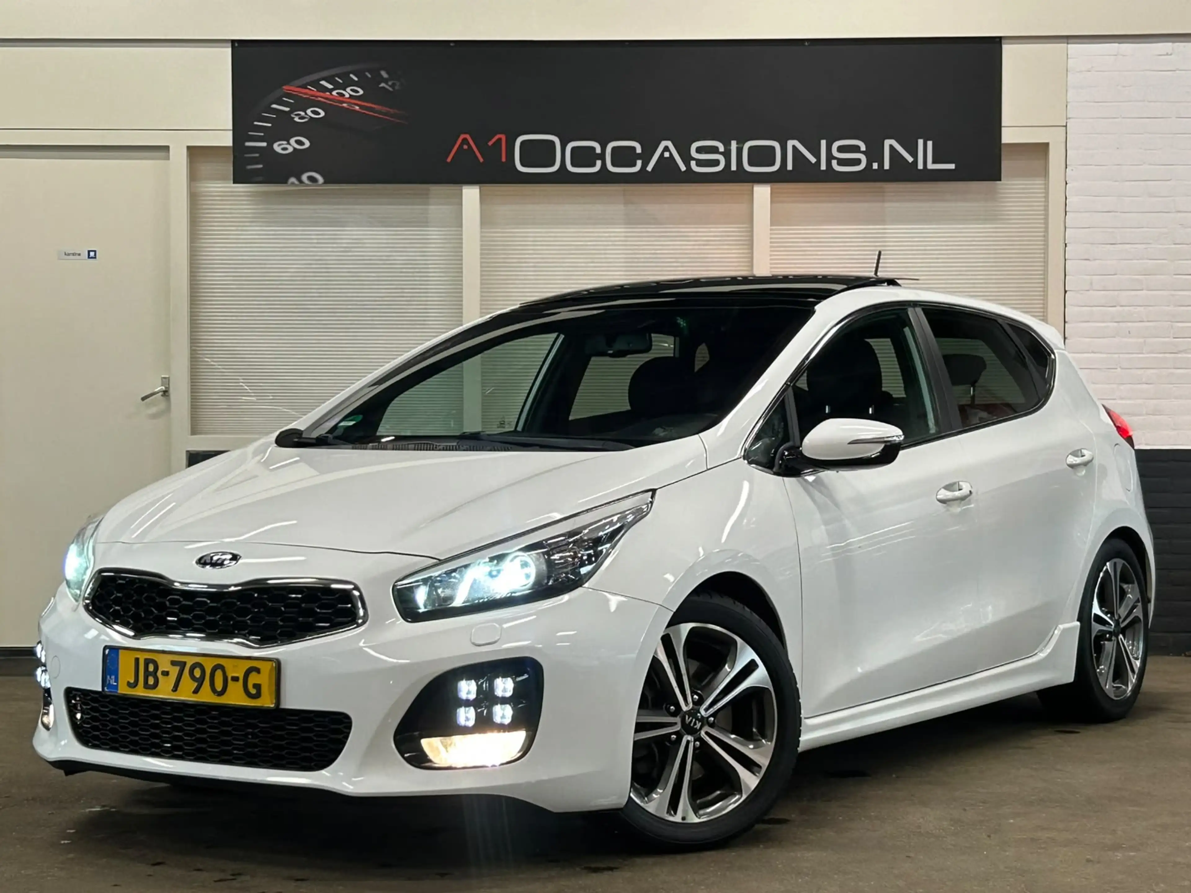 Kia Ceed / cee'd 1.0 T-GDi GT-Line PANODAK! — photo 2