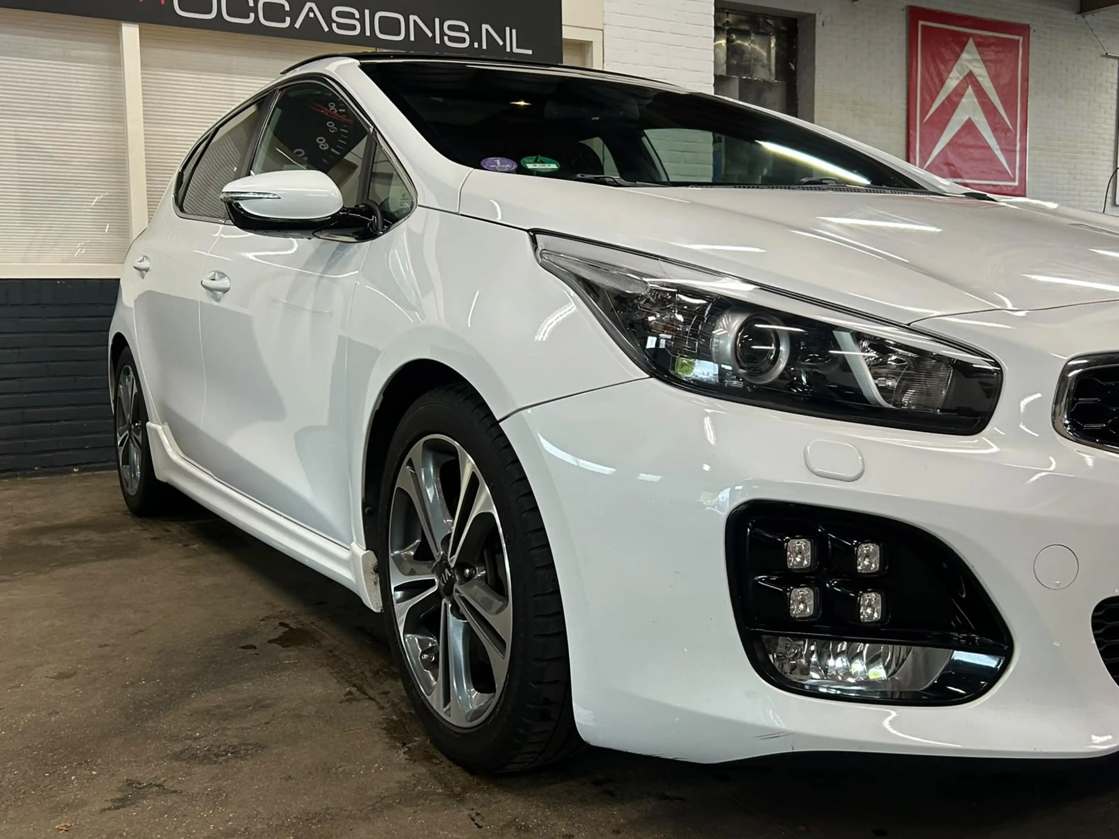 Kia Ceed / cee'd 1.0 T-GDi GT-Line PANODAK! — photo 21