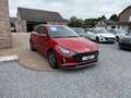 Hyundai i20 FAMILY 1.0 T-GDI 100PK DCT AR/CAM NAV NIEUW 0KM Rood - thumbnail 3