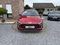 Hyundai i20 FAMILY 1.0 T-GDI 100PK DCT AR/CAM NAV NIEUW 0KM Rood - thumbnail 2