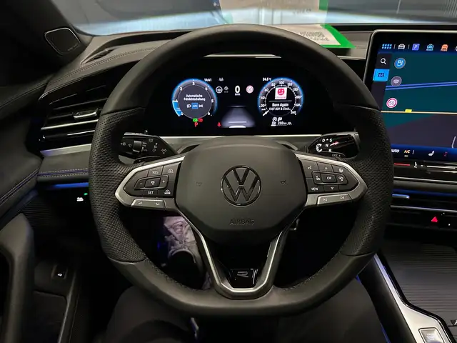 Volkswagen Passat view 17