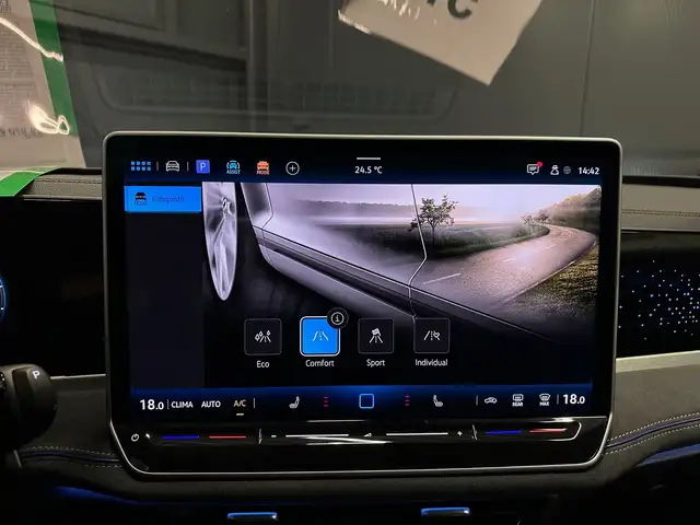 Volkswagen Passat view 25