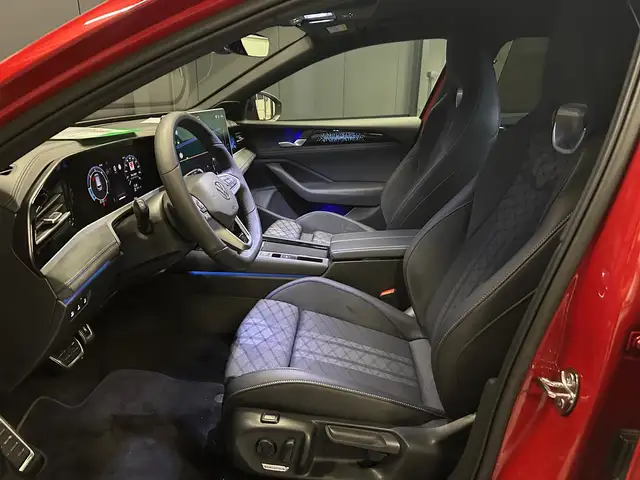 Volkswagen Passat view 14