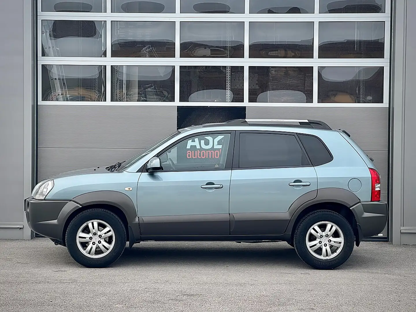 Hyundai TUCSON Tucson 2,0 CRDi VGT 2WD DPF Grau - 2
