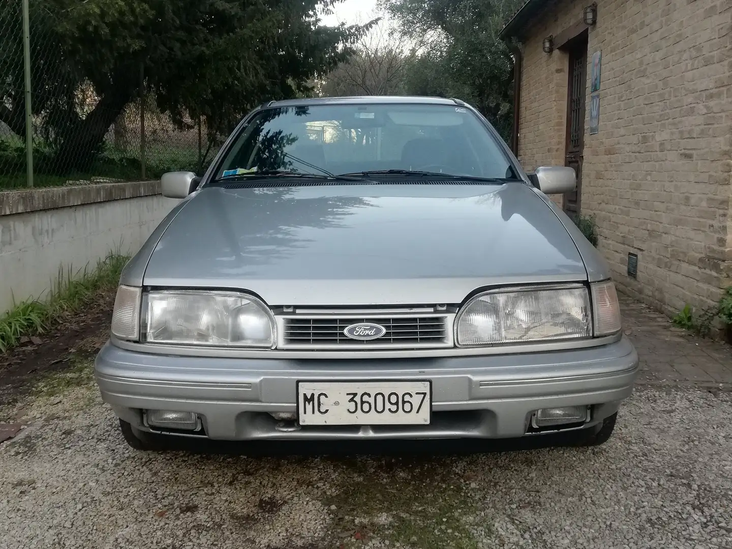 Ford Sierra Sierra 4p 2.0i twin cam Ghia 4x4 Silver - 2