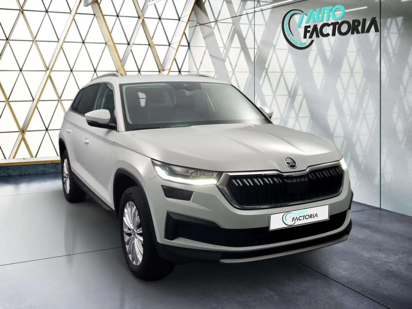 Skoda Kodiaq -22% 1.5 TSI 150 BVA 7PL +MIRRORLINK+CAM+Opts Beige - 2