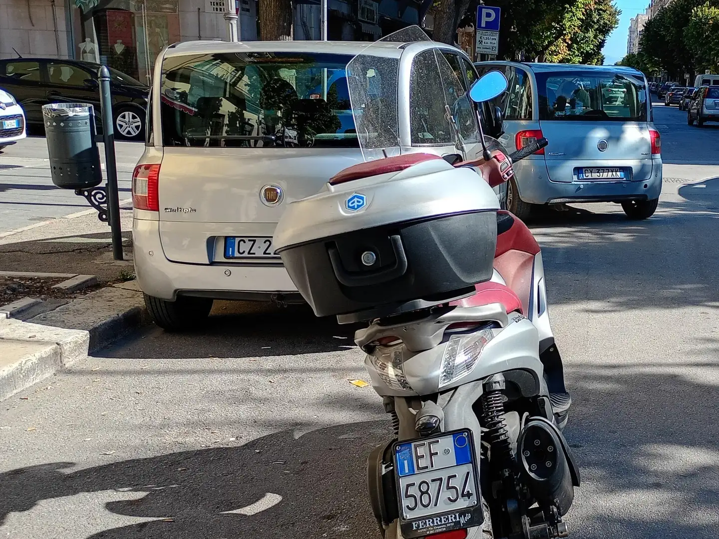 Piaggio Beverly 350 Plateado - 2