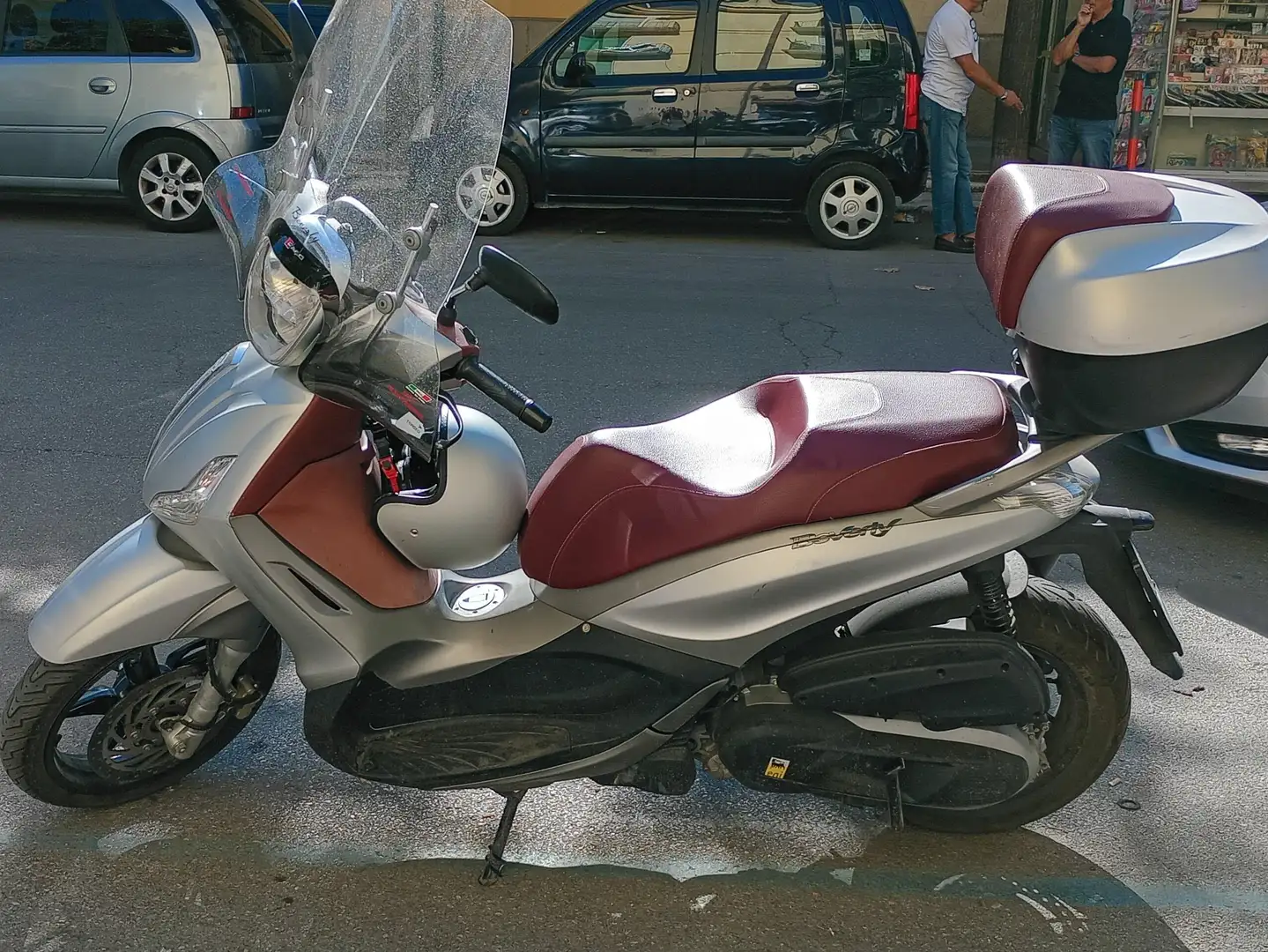 Piaggio Beverly 350 Plateado - 1
