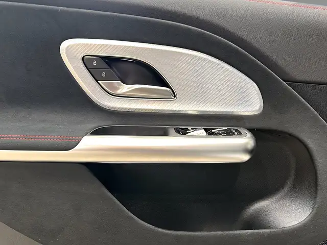 Mercedes-Benz GLB view 13