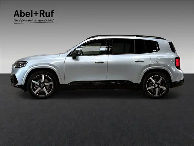 Mercedes-Benz GLB view 4