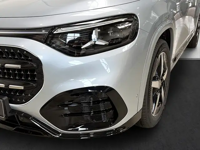 Mercedes-Benz GLB view 15