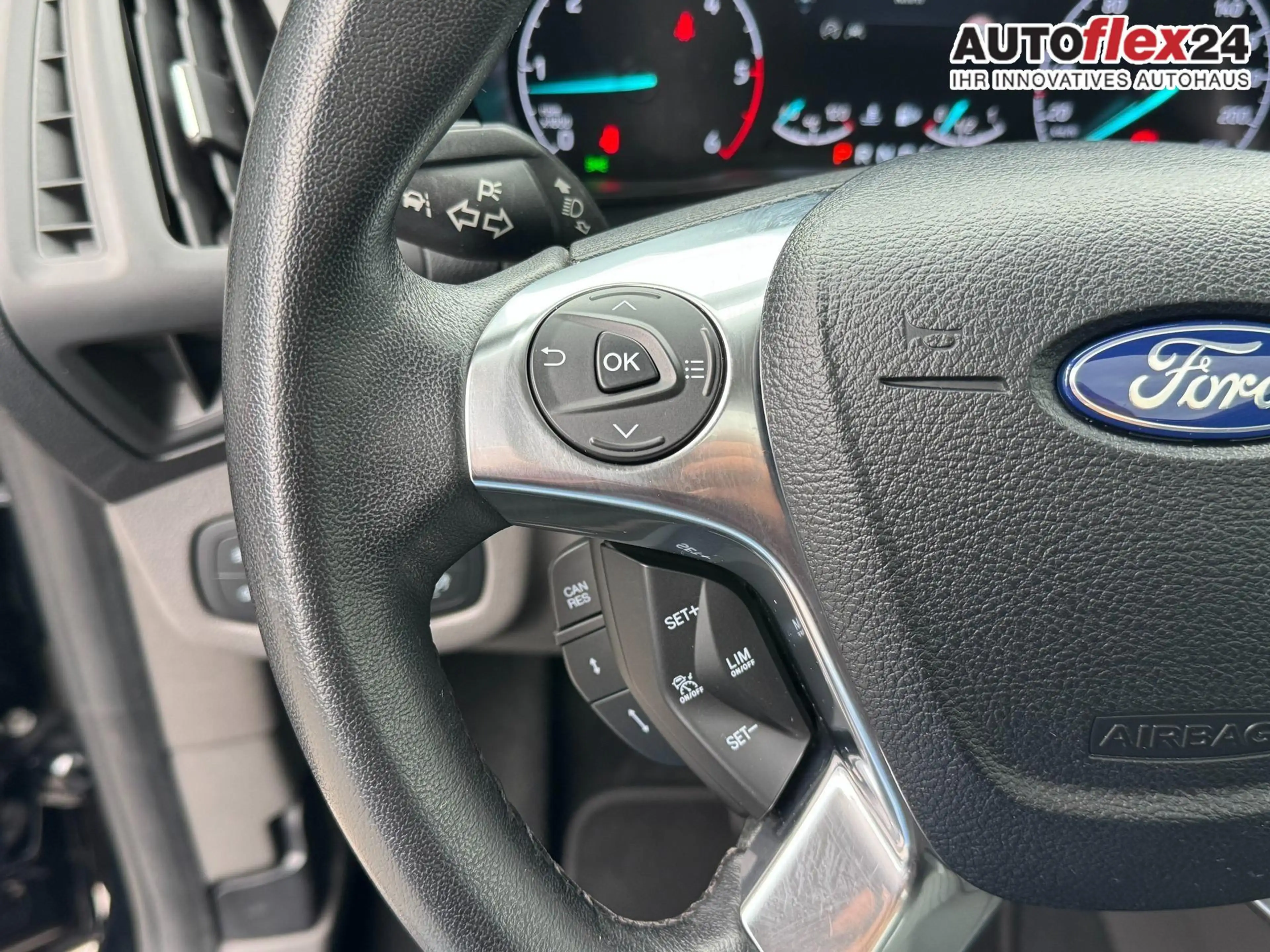 Ford Grand Tourneo 1,5 TDCI AT Titanium ACC Navi PDC AHK Pano 88 k... — photo 14