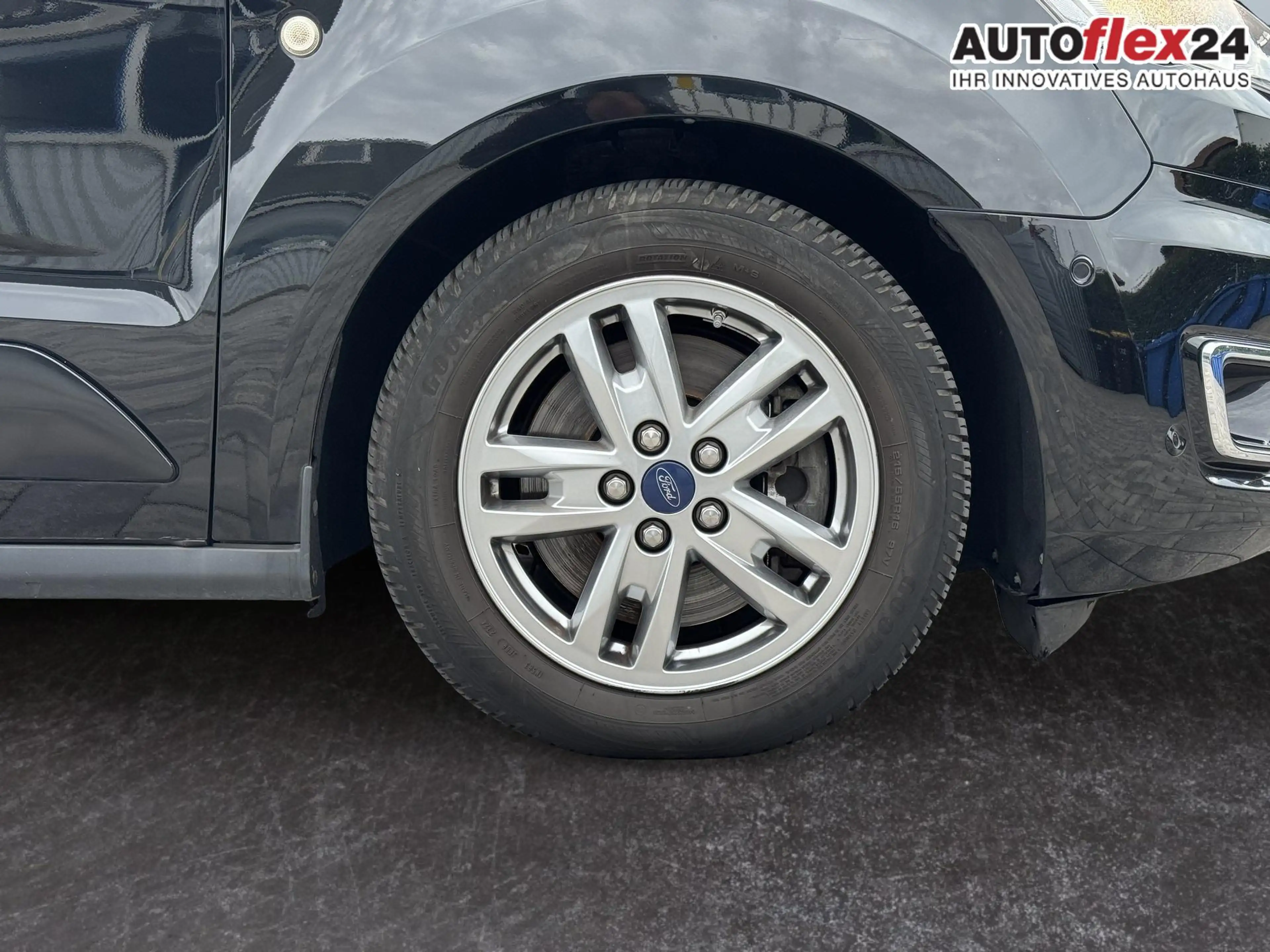 Ford Grand Tourneo 1,5 TDCI AT Titanium ACC Navi PDC AHK Pano 88 k... — photo 9