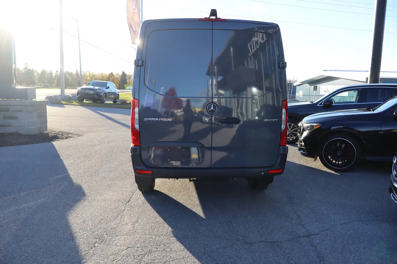 Mercedes-Benz Sprinter снимка Mercedes-Benz Sprinter