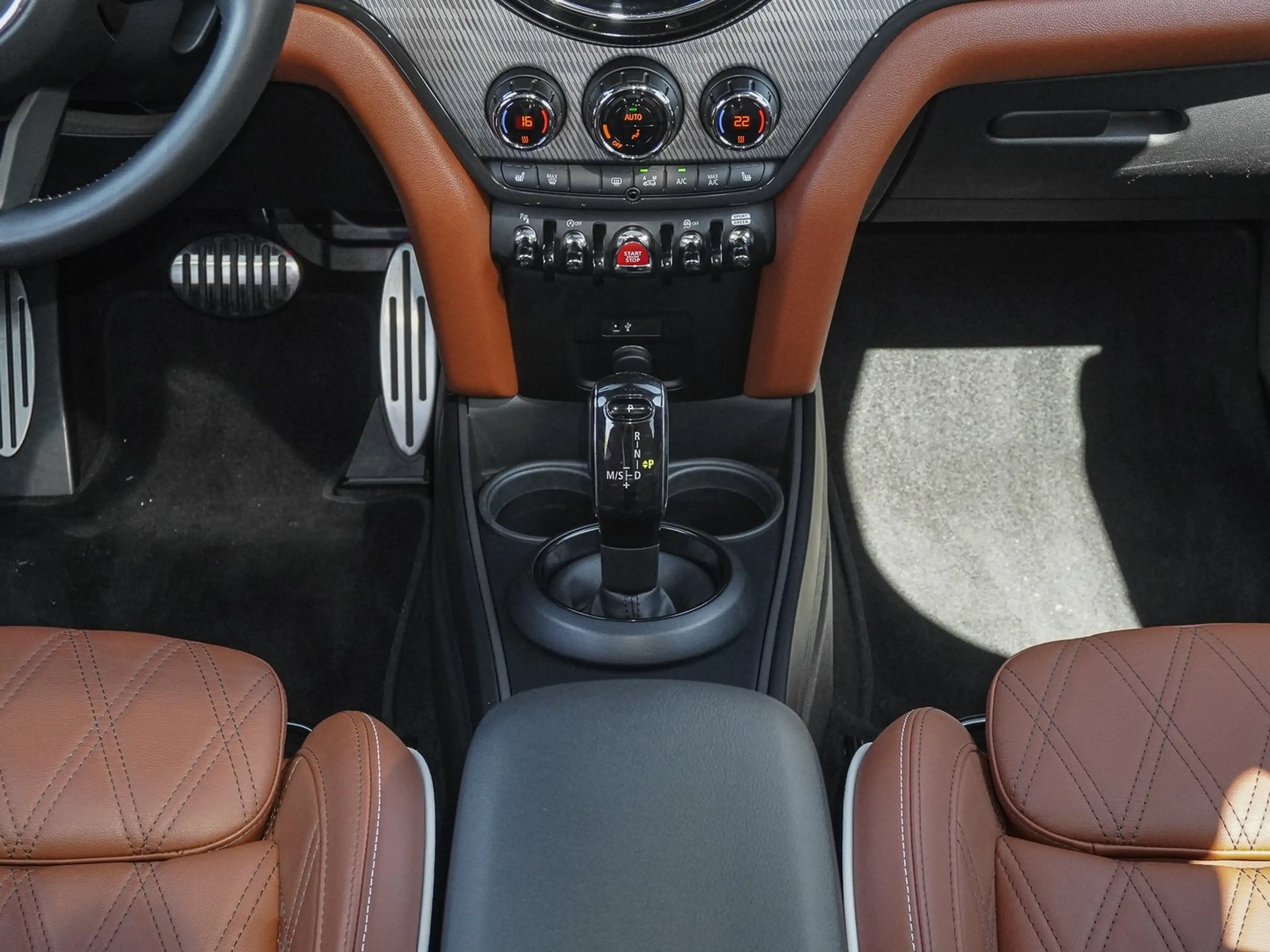 MINI John Cooper Works Countryman John Cooper Works AL HUD PANO ACC RFK NAVI LED — photo 14