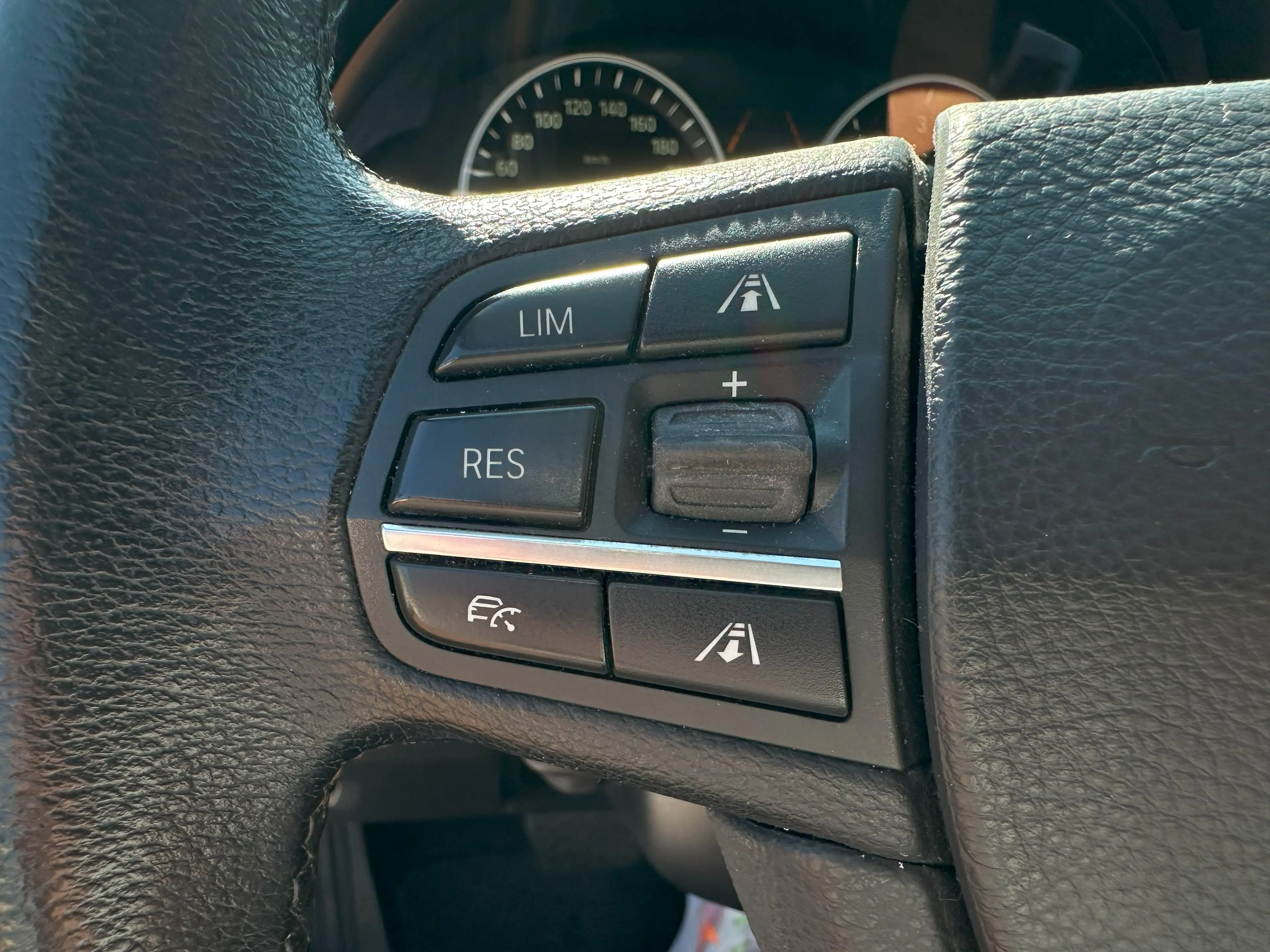 BMW 525 525d xDrive Head-Up Abstandtempom. Pano. — photo 14