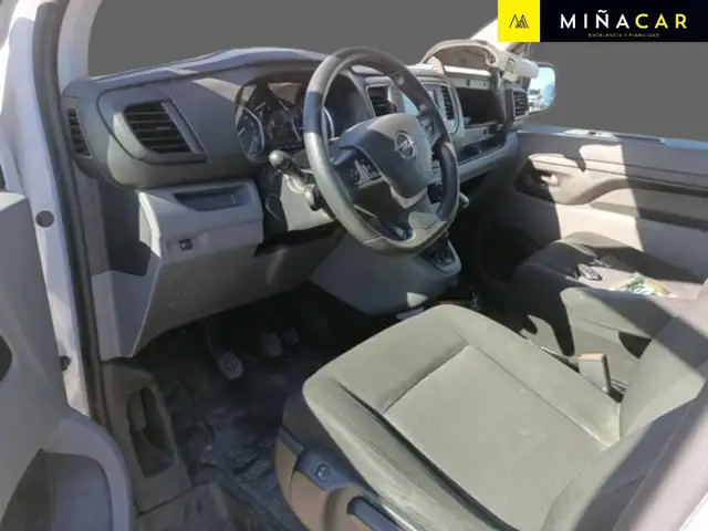 Opel Vivaro view 3