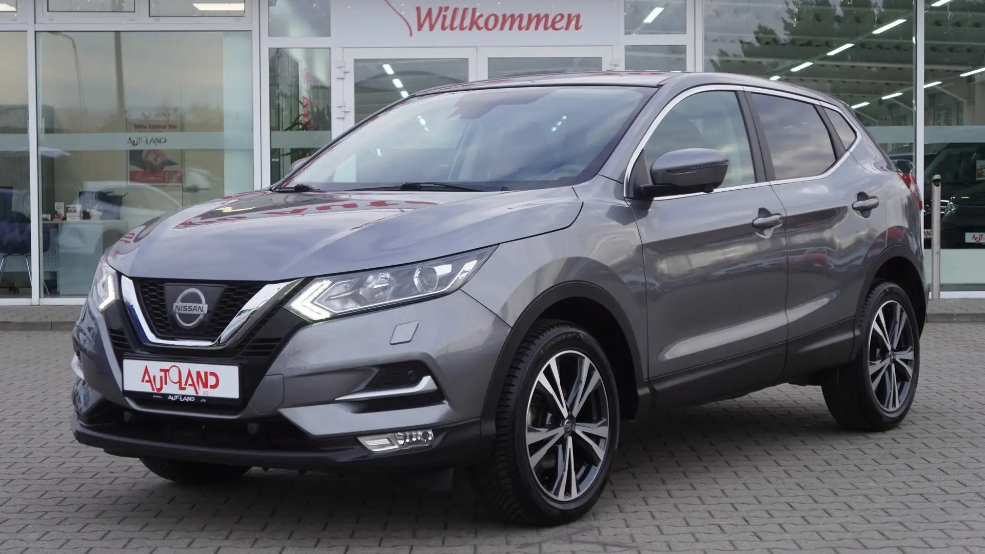 Nissan Qashqai 1.6 DIG-T N-Connecta AHK 360° Navi DAB Grau - 2